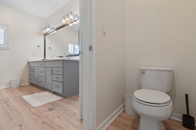 Building Photo - 6635 Carlinga Dr
