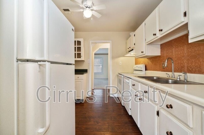 Building Photo - 9 Towne Square Dr