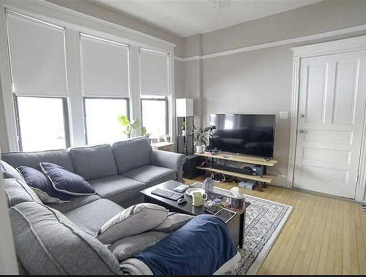 Building Photo - 2117 N Kedzie Blvd