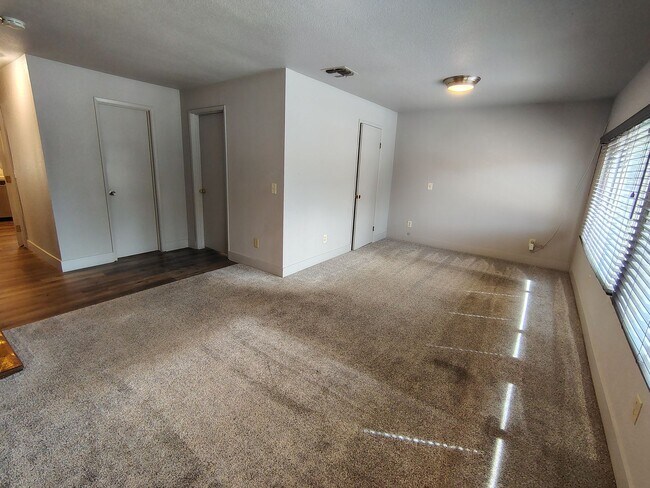 Building Photo - 1806 Enslen Ave