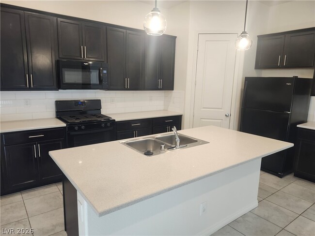 Building Photo - 853 Haven Oaks Pl