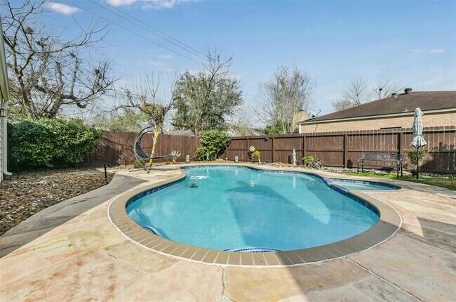 Building Photo - 12114 Rocky Knoll Dr