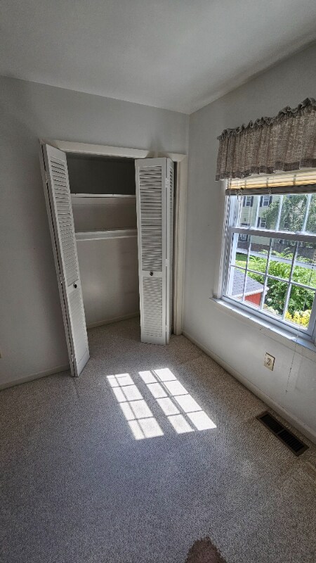 Building Photo - 118 Camelot Ct