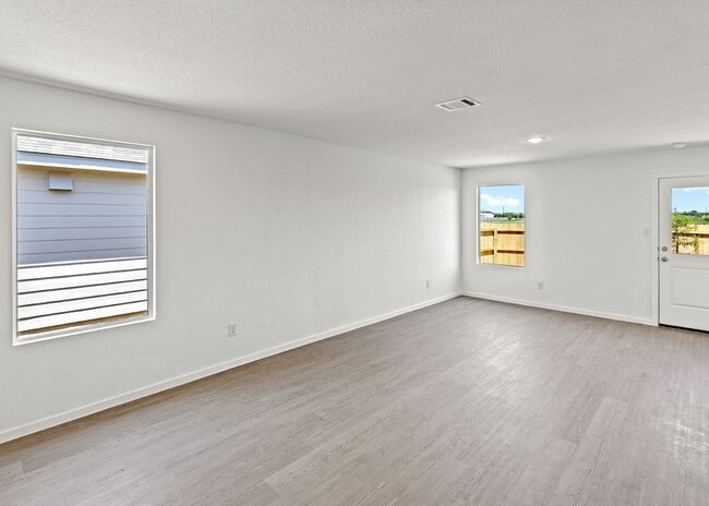Building Photo - VIEWS VIEWS VIEWS and LOCATION! Rental Bac...