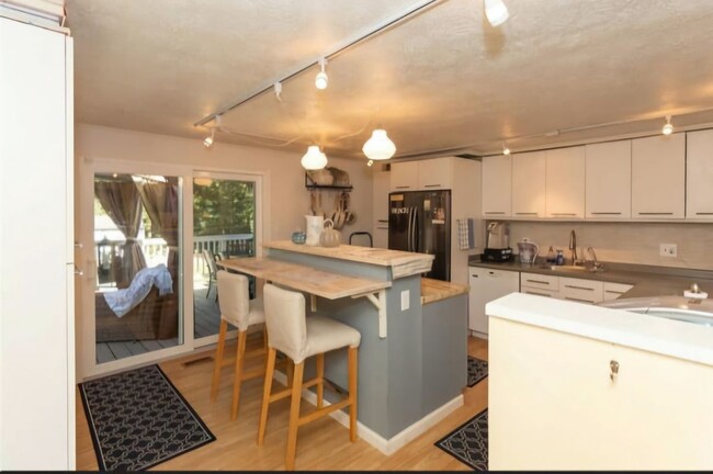 Building Photo - 3296 Sunderland Dr SW