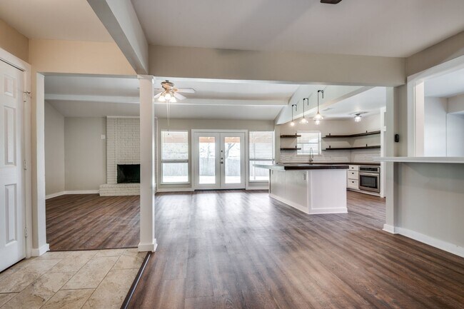 Building Photo - Stylish Home with Big Backyard in Prime Lo...