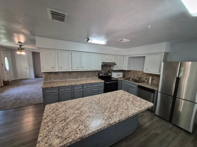 Building Photo - 12335 Roy Rd