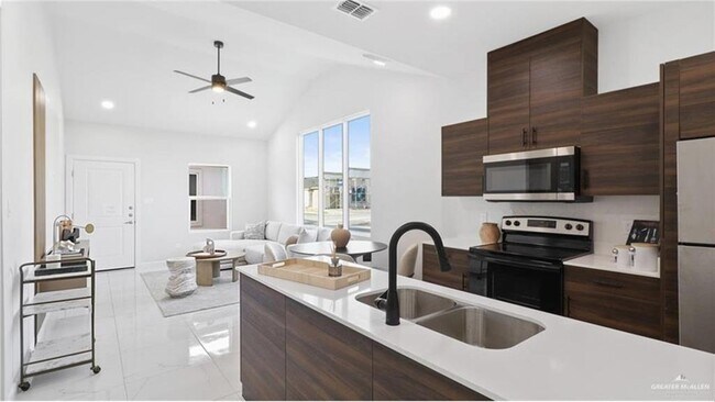 Building Photo - 11 Jessica Ln