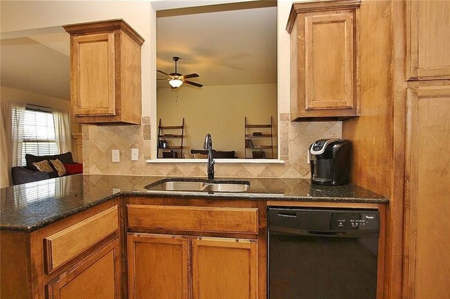 Building Photo - Gorgeous Home in Heritage Oaks with All Ap...