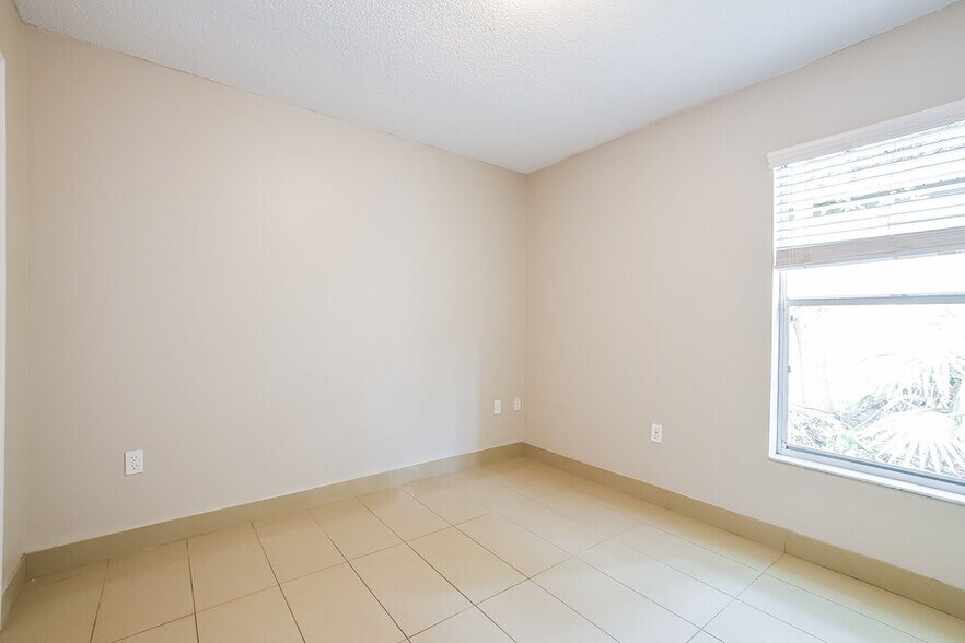Building Photo - 467 Briar Bay Cir