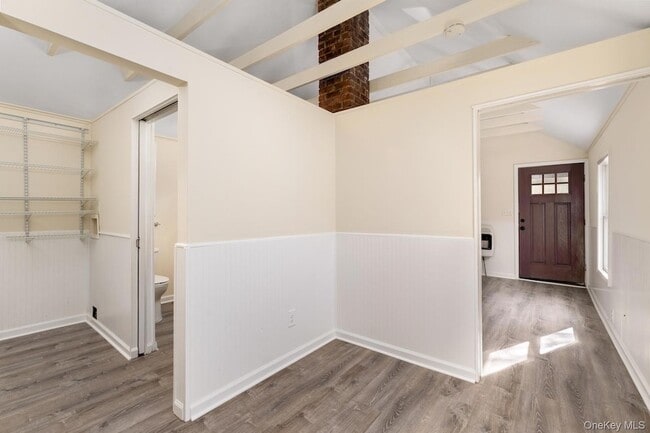 Building Photo - 396 Reeves Ave