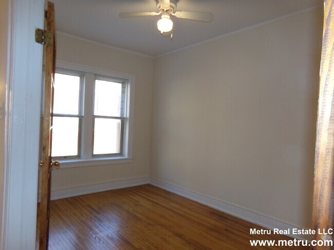 Building Photo - 1328 W Estes Ave
