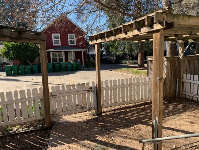 Building Photo - Charming 3-Bedroom Home for Rent