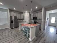 Building Photo - 512 Medwyk Dr