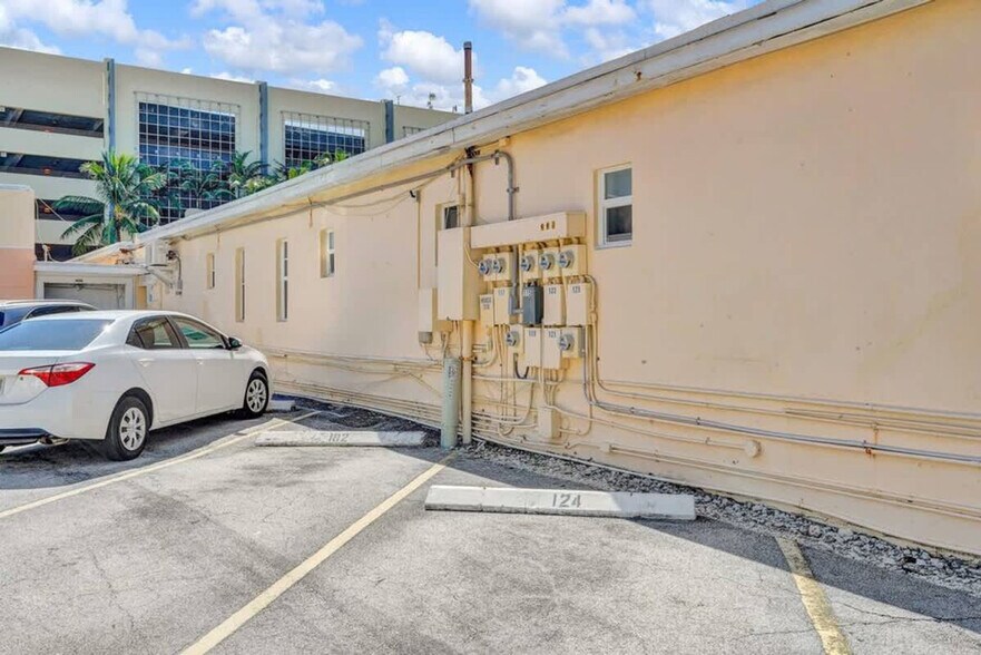 Building Photo - 336 Arthur St