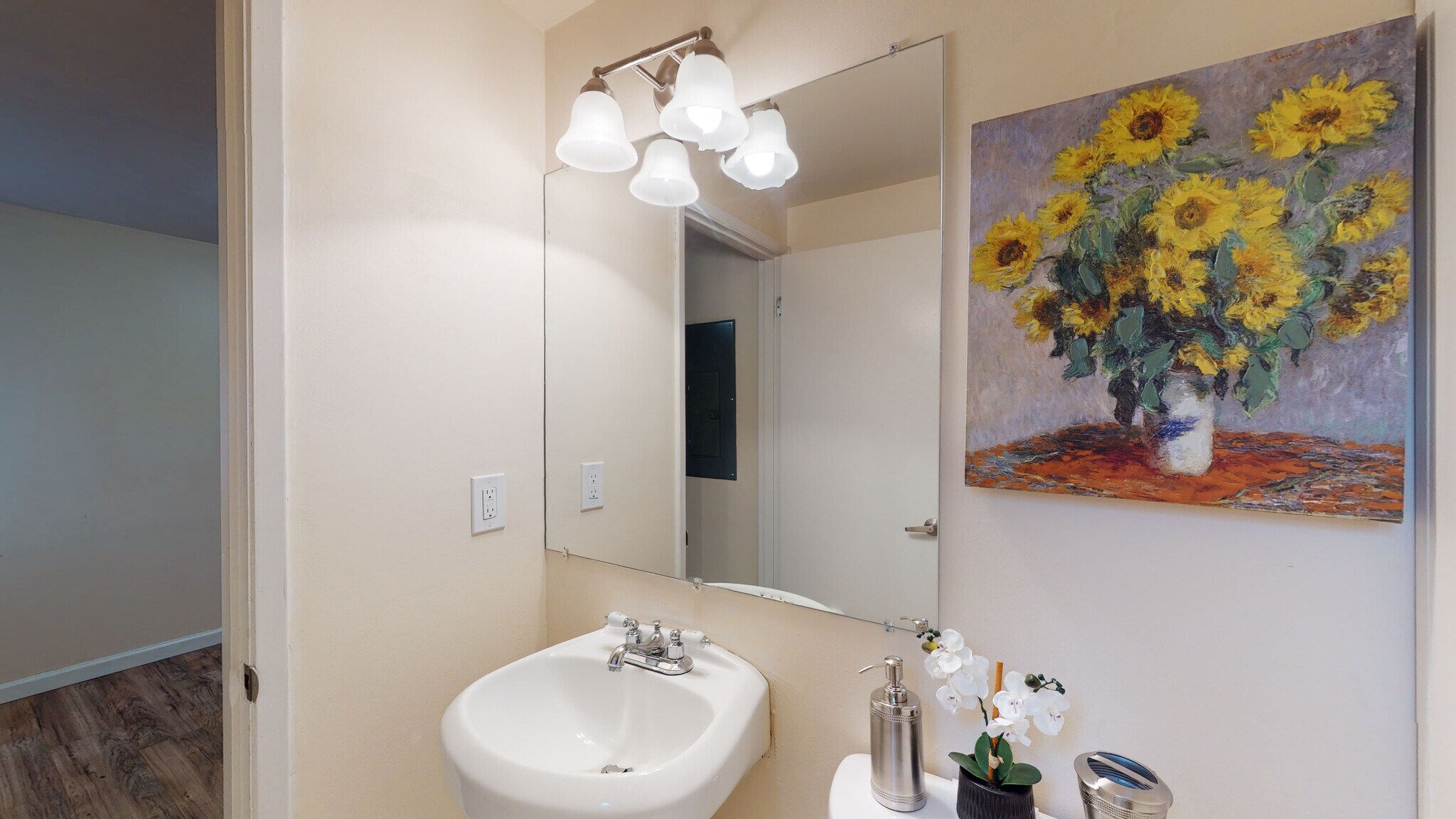 Half bath room - 12405 NE 109th Pl