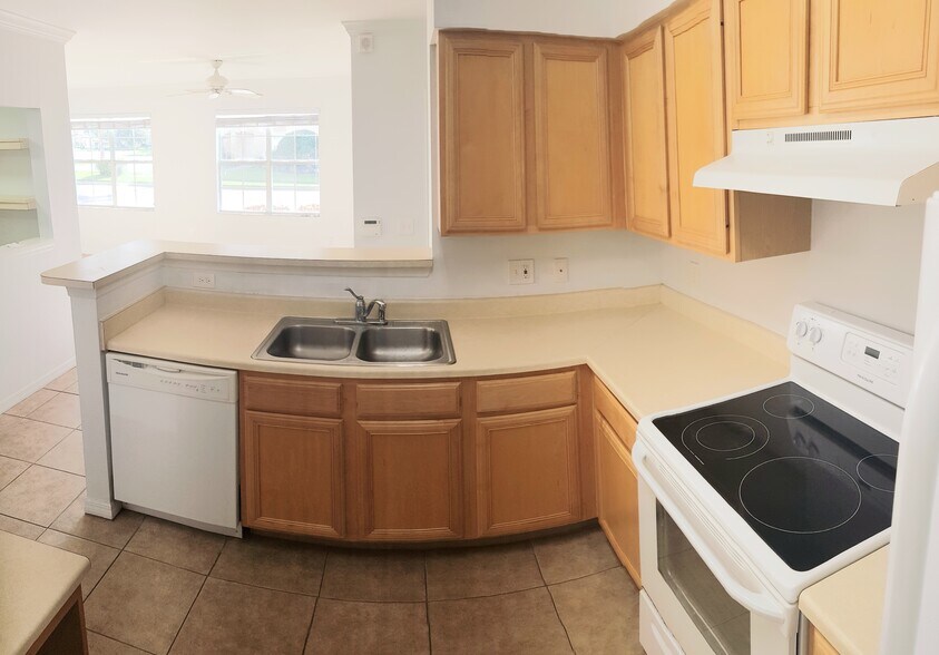 Building Photo - 1040 Villagio Cir