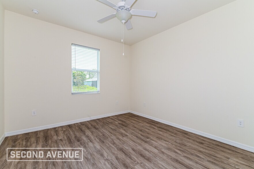 Building Photo - 2230 Jeannin Dr