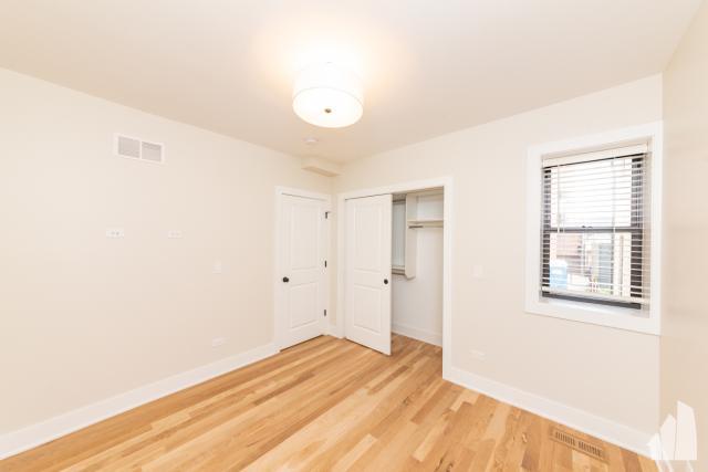 Building Photo - 1 bedroom in Chicago IL 60625