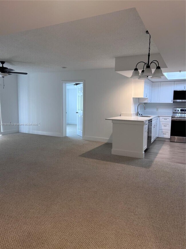 Building Photo - 2021 SE 10th Ave