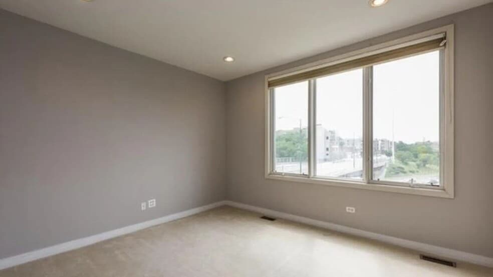 Building Photo - 909 W Ohio St