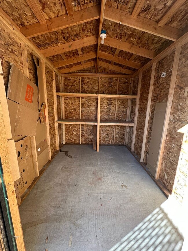 Building Photo - Recently Remodeled, Large 1 bedroom Duplex