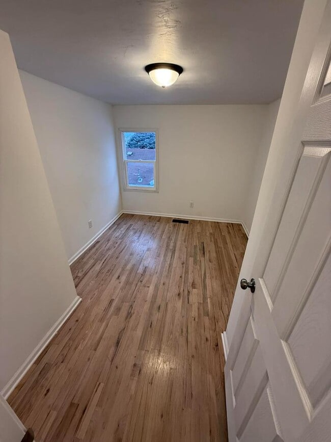 Building Photo - 810 4th St