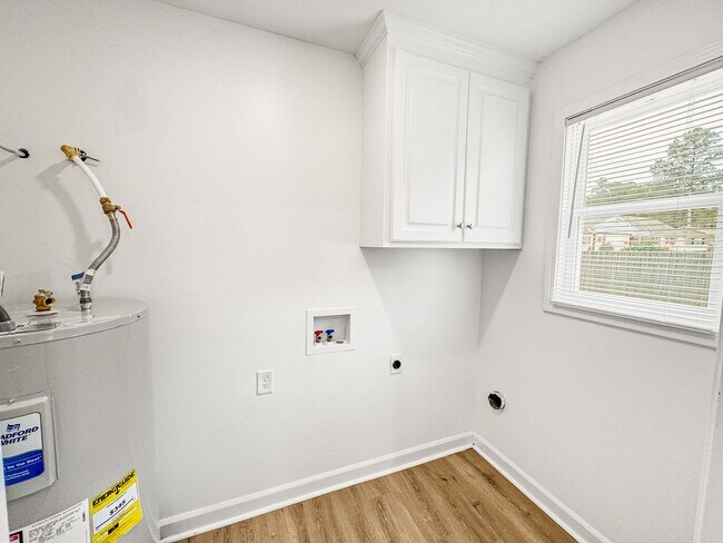 Building Photo - Newly Remodeled 3-BR, 2-Bath Home