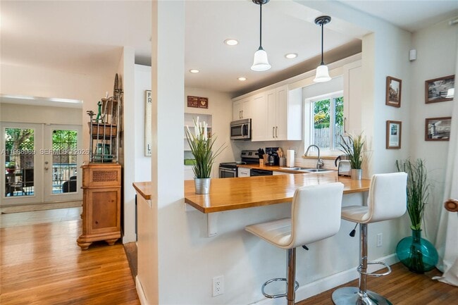 Building Photo - 113 SW 2nd St