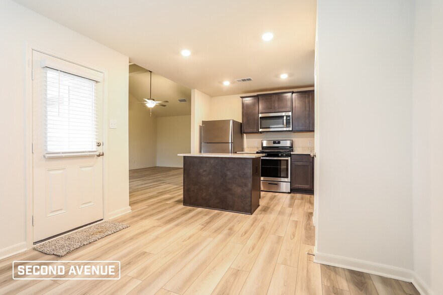 Building Photo - 9632 Sierra Grande Dr