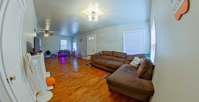 Building Photo - 1437 Legore Ln