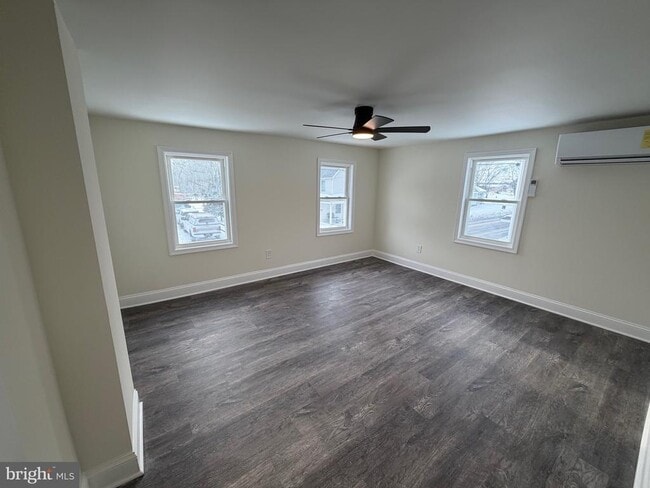 Building Photo - 197 Main St