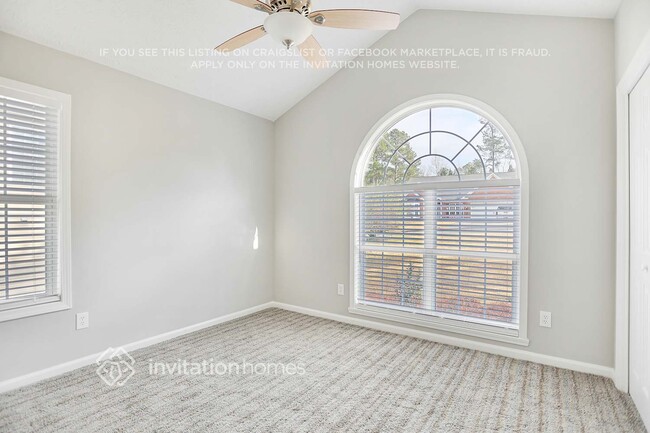 Building Photo - 425 2 Iron Trail NW