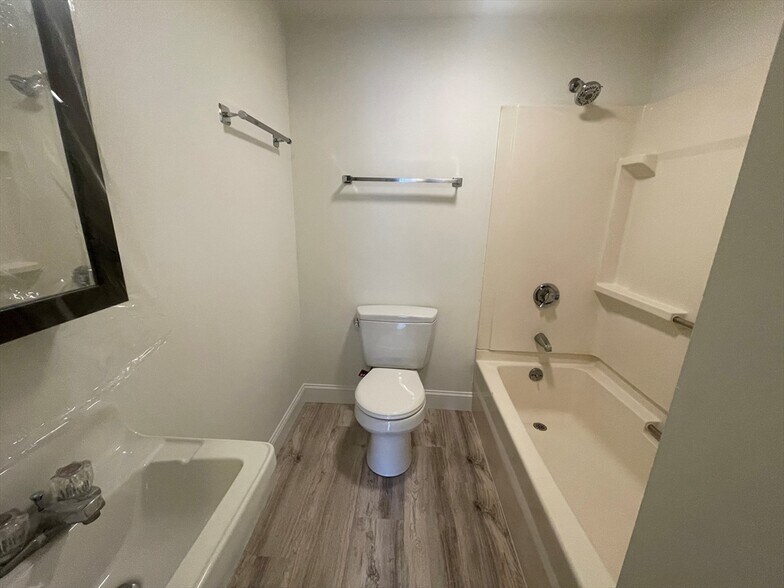 Building Photo - 227 Marlborough St