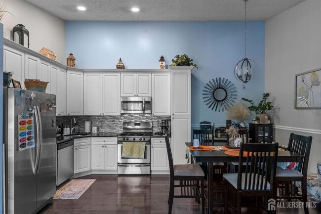 Building Photo - 9 Ruby Ct