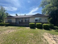 Building Photo - 2 Bedroom 1 Bathroom Duplex in Marianna Fl