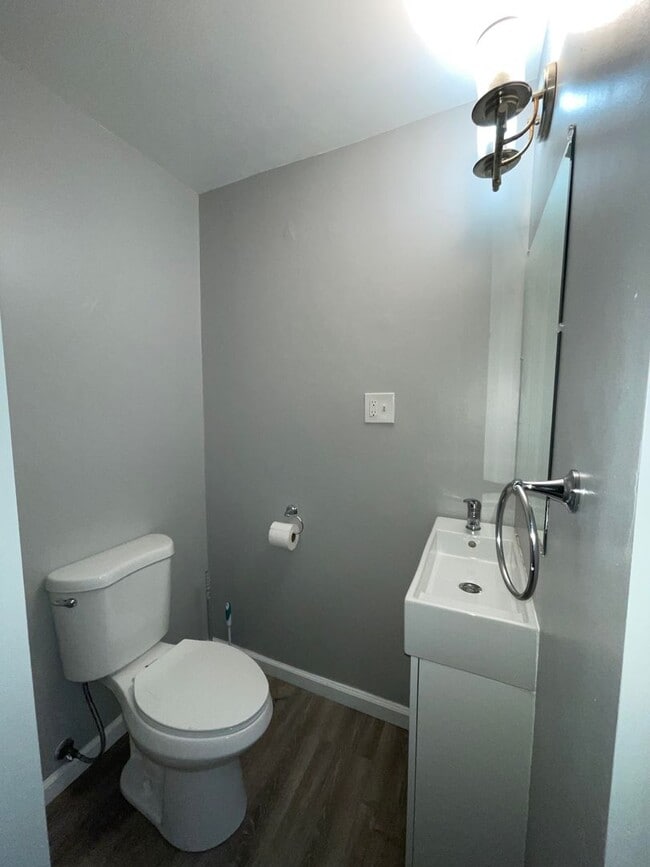 Building Photo - Experience Elevated Living in the Heart of Mt. Washington!