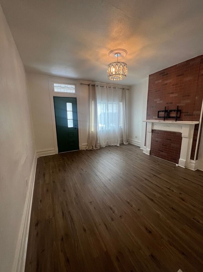 Building Photo - Spacious 3 bedroom, 2 bath home in Sharpsburg