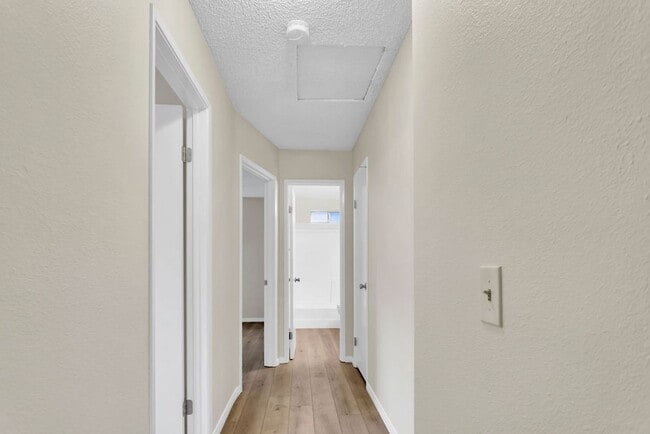 Building Photo - Detached home centrally located in Linda V...