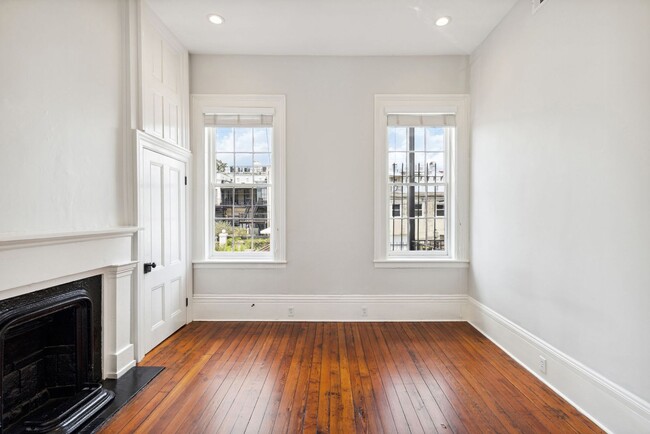 Building Photo - Historic One Bedroom Apartment in Downtown Savannah