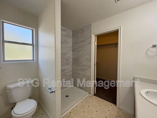 Building Photo - 773 S 220 E Cir