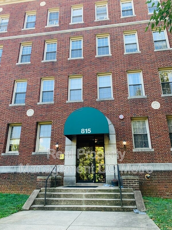Primary Photo - 815 Maryland Ave NE