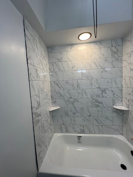 Building Photo - 112 W 21st St
