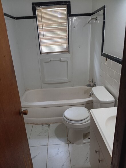Building Photo - 3121 Suncrest Dr