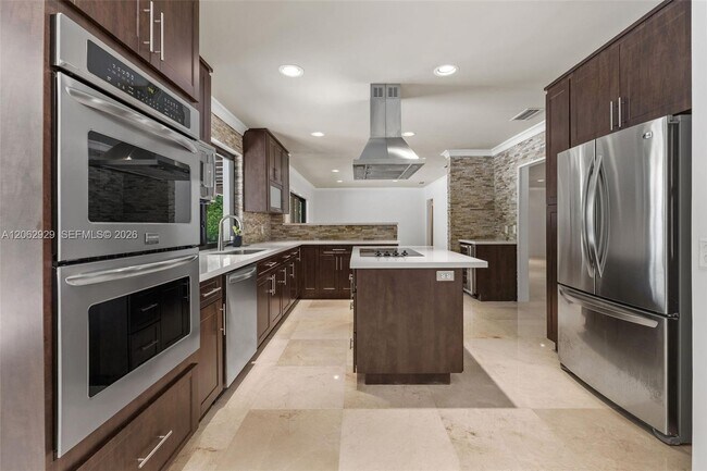 Building Photo - 15221 SW 82nd Ave