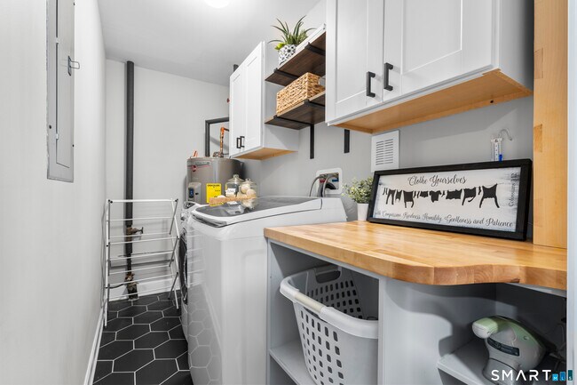 Building Photo - 63 Myano Ln