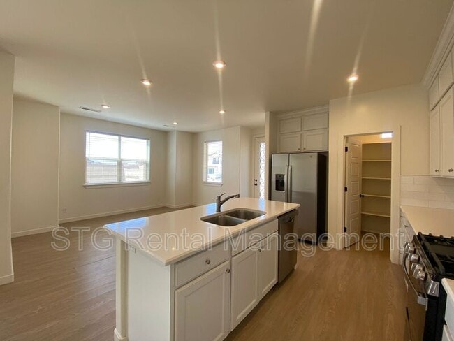 Building Photo - 767 W Scarlet Hill Dr