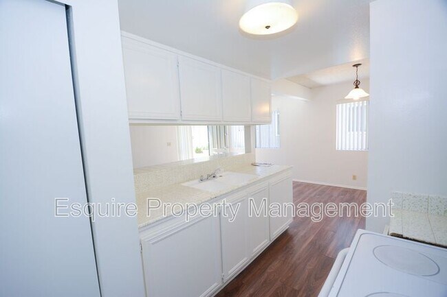 Building Photo - 1202 Portola Rd