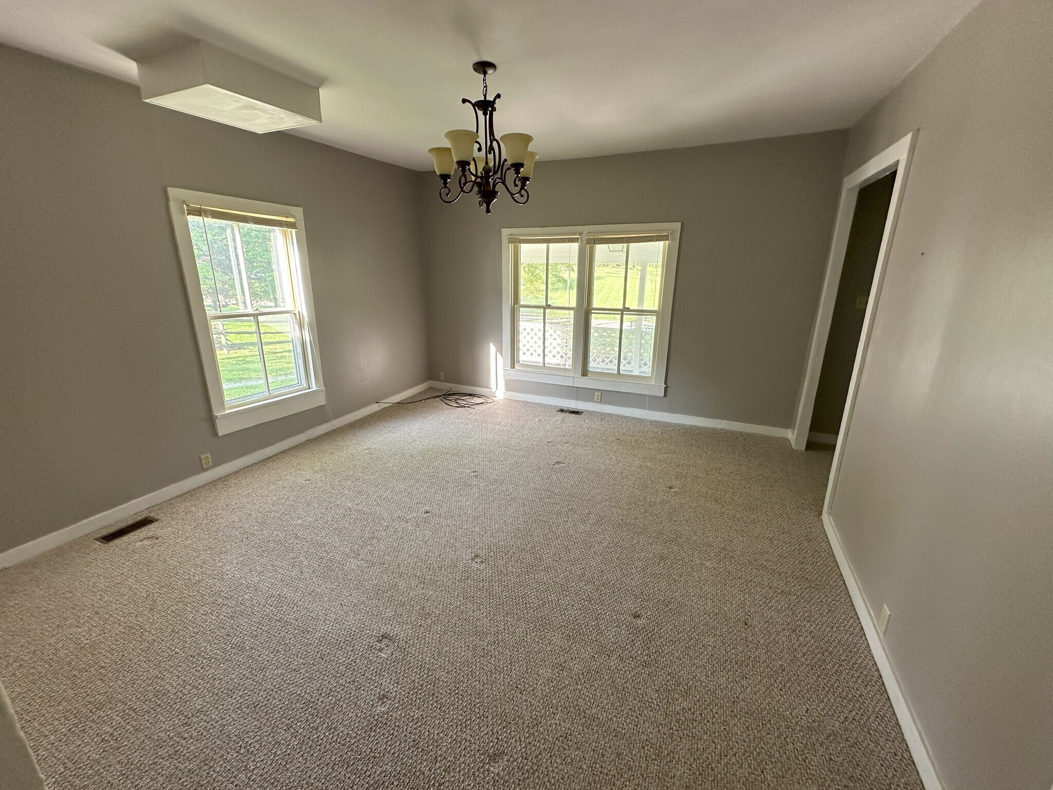Living - 11414 Goose Creek Rd