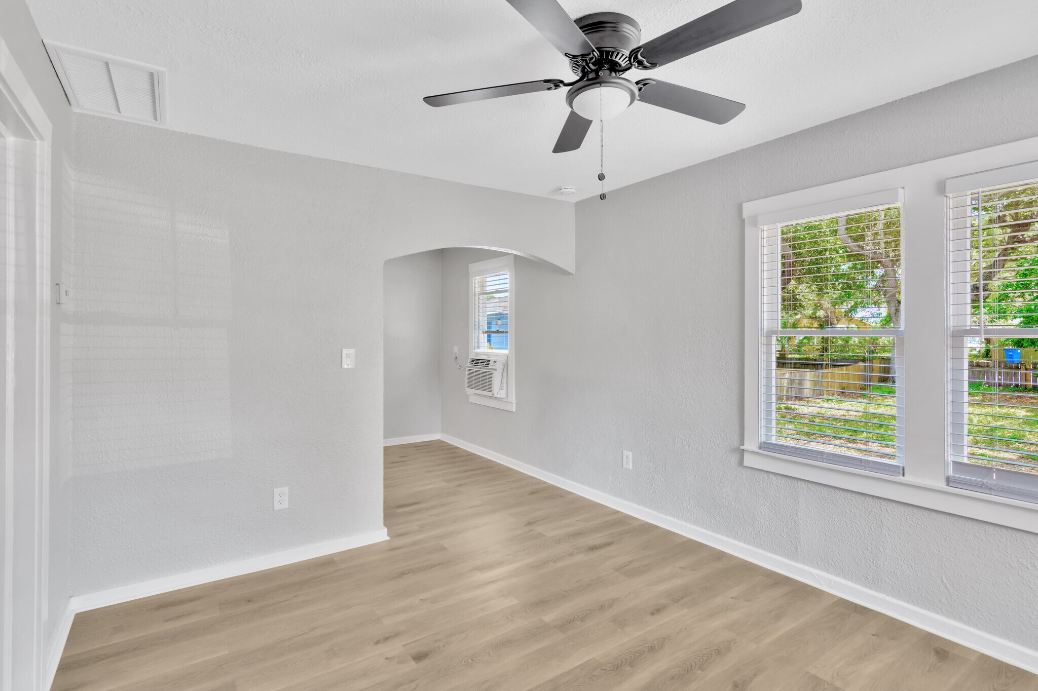 Dining Area - 1485 Hamlet Ave